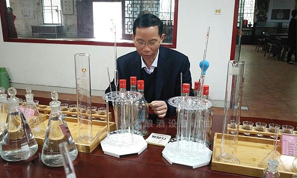 雅大酿酒蒸馏设备酿酒师带你学习勾调技术