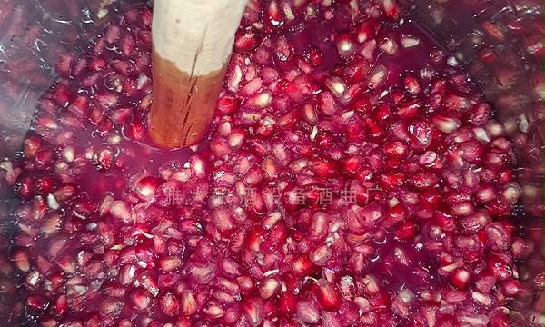 石榴捣碎 石榴捣碎