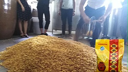 雅大酿酒设备：熟料酿酒摊凉时间过长或过短，将会导致发酵失败