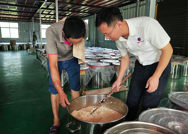 11.25雅大技术总监蒋总上门指导学员酿大米酒