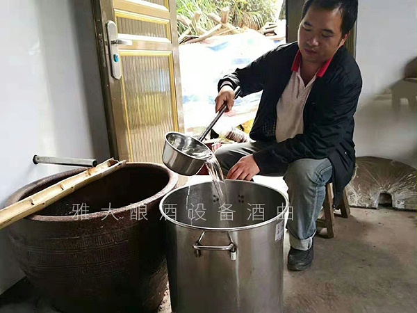 从厨师到酿酒师，用蒸馏酿酒设备酿出美酒，酿出红火日子