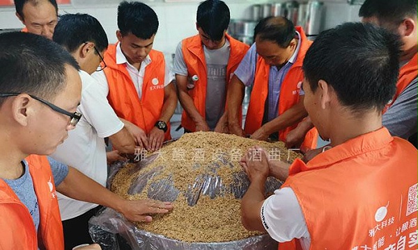 学员来雅大学酿酒技术